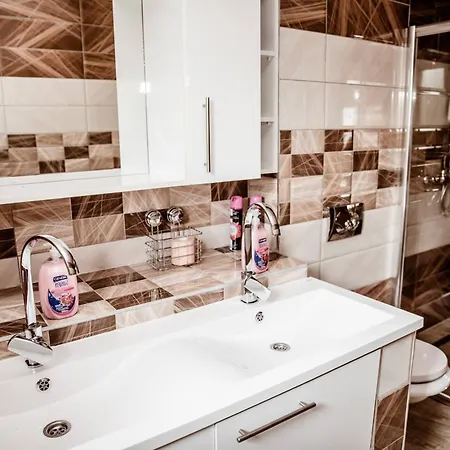 Lux Emina Διαμέρισμα Τούζλα