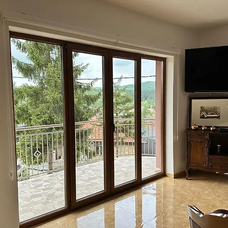 Lux Emina * Τούζλα